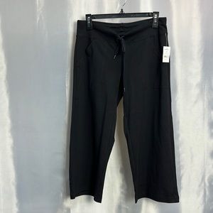 Athletic black capri